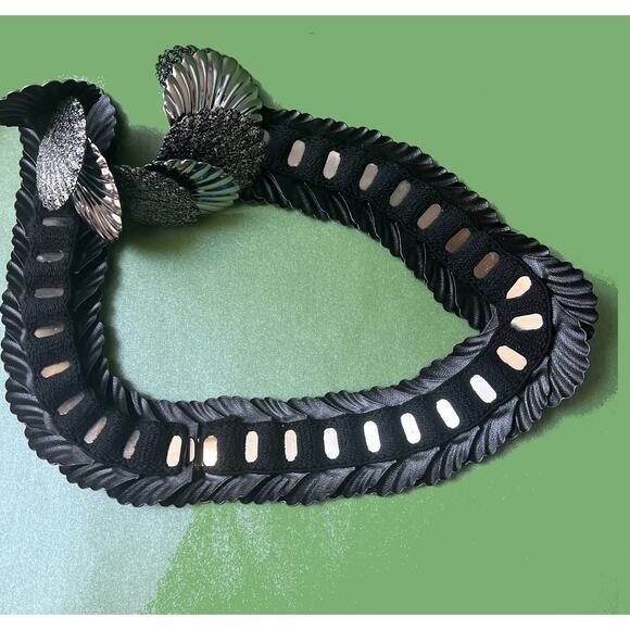 Silver & Black/Silver Shells Stretch Cinch Belt 70s-80s - Picture 3 of 4